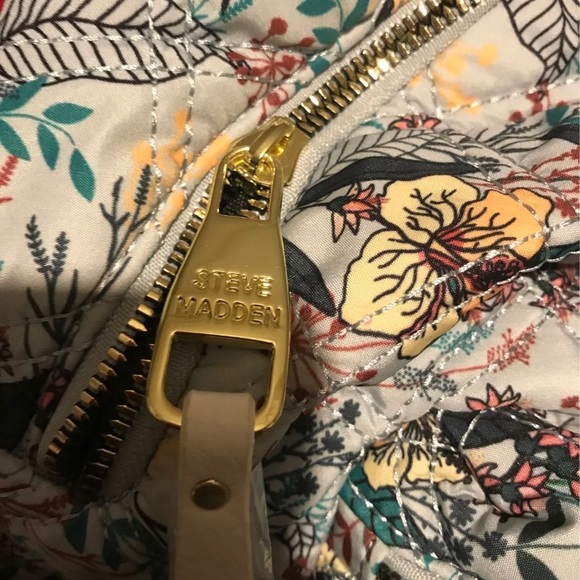 Backpack - Picture 2 of 5